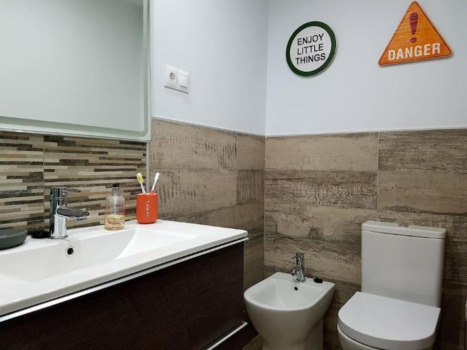 Beautiful Apartment In La Carihuela, Τορρεμολίνος Εξωτερικό φωτογραφία